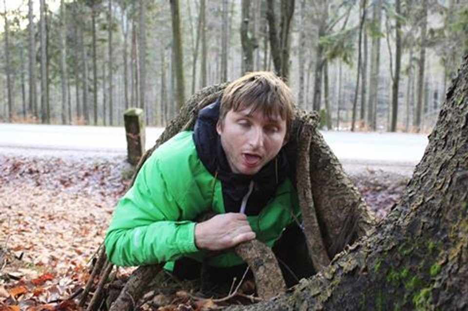 Nesnáším, když jdu po lese a zaklíním se pod kořenem - 7