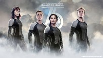 Jena Malone a Jennifer Lawrence na plakátu k Hunger Games