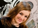 Nejmladší ze všech českých popových zpěvaček, třináctiletá Ewa Farna...